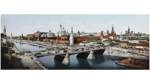 El Kremlin con Moscú en el fondo, una imagen hecha entre 1889 y 1911. Swiss Camera Museum Collections