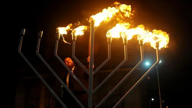 Многие вероисповедания предполагают исполнение определенных ритуалов, которые ассоциируются с духовным опытом