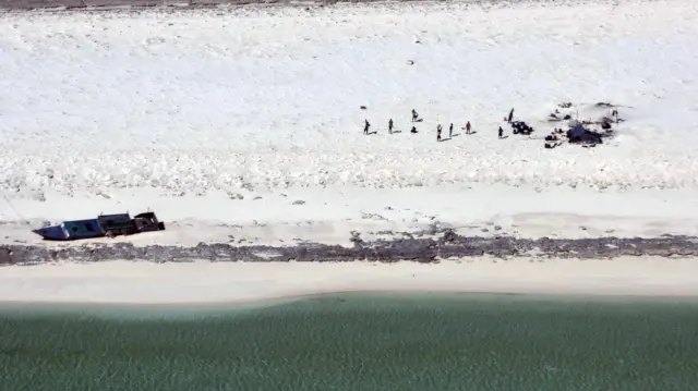 Nelayan Indonesia terdampar di pulau kecil di Australia setelah kapalnya dihantam Siklon Tropis Ilsa.