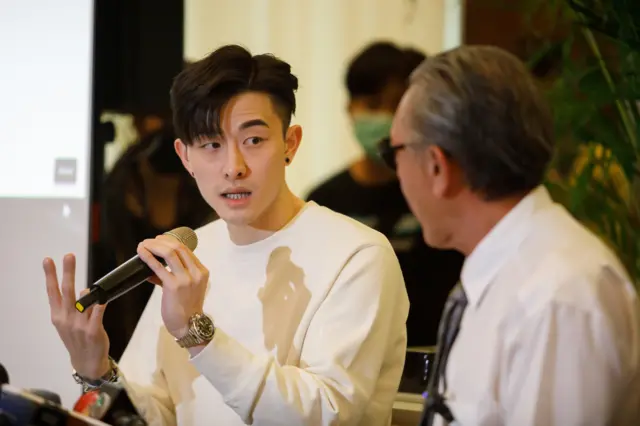 นายชูวิทย์ เป็นผู้เชิญให้สกายมาแถลงข่าวในครั้งนี้
