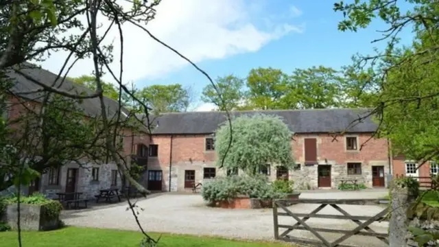 Za a yi auren masoyan ne a Knockerdown Cottages da ke Derbyshire