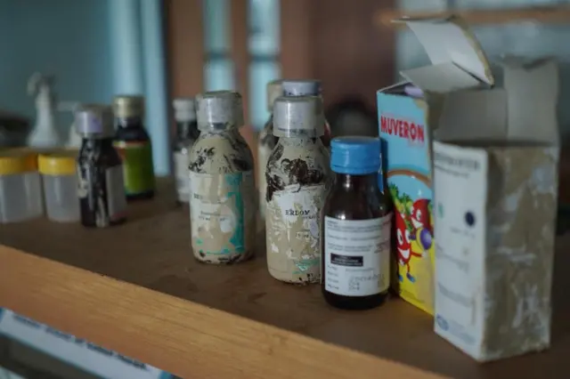 Sejumlah obat-obatan yang berhasil diselamatkan dari banjir di RSUD Aceh Tamiang.