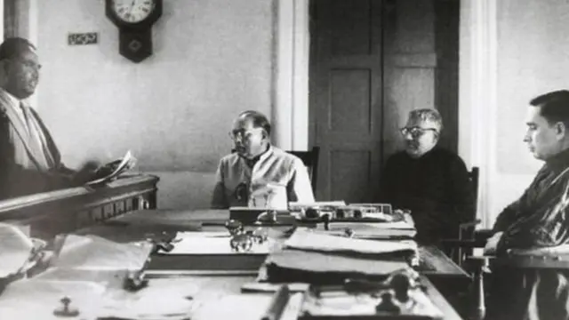 डॉ. बाबासाहेब आंबेडकर, महात्मा गांधी, इतिहास