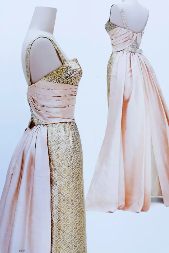 หนังสืองามสมบรมราชินีนาถ