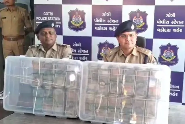 બીબીસી ગુજરાતી, ગુજરાત, વડોદરા, પોલીસ, લિવ ઇન રિલેશનશિપ, મહારાષ્ટ્ર, વૉશિંગ મશીન