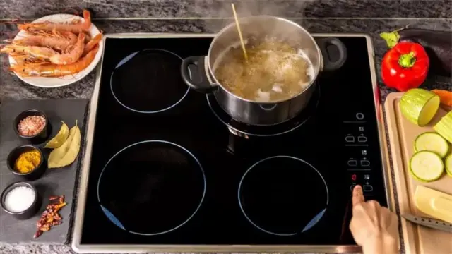 સિરામિક કરતા ઇન્ડક્શનના વાસણના ઉપયોગથી વીજળીની બચત વધું થાય છે