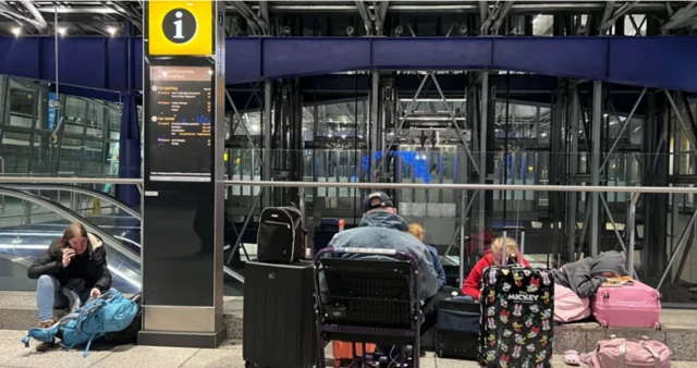 ஹீத்ரோ விமான நிலையம், லண்டன், பிரிட்டன், விமானங்கள்