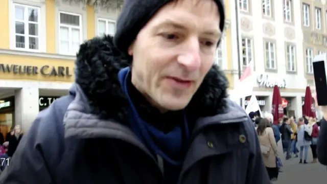 Йоханес переконаний, що всі люди насправді хочуть миру