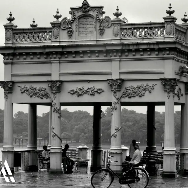 চন্দননগরের ছড়িয়ে রয়েছে ফরাসী স্থাপত্যের নিদর্শন।