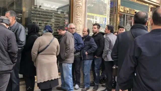 افزایش تقاضای خریداران ارز در روزهای پایانی سال به دلیل سفرهای نوروزی به خارج از کشور عملا به افزایش قیمت در بازار غیر رسمی دامن زده است