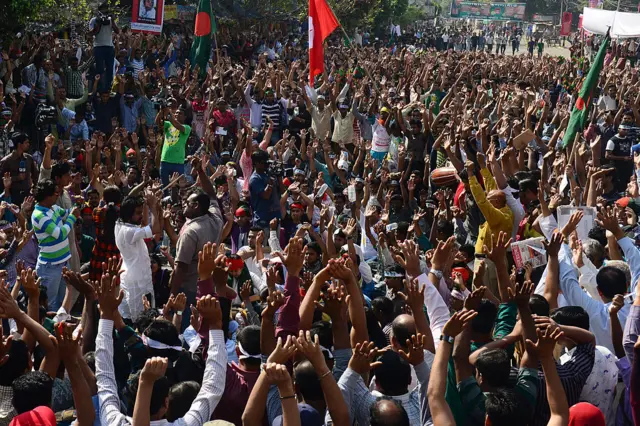 যুদ্ধাপরাধীদের ফাঁসির দাবীতে ২০১৩ সালে শাহবাগে আন্দোলন।