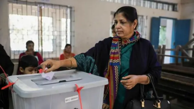 দীর্ঘদিন ভোট দিতে না পারায় নির্বাচনের স্বচ্ছতা নিয়ে ভোটারদের মাঝে আস্থার সংকট তৈরি হয়েছে, বলছেন বিশেষজ্ঞরা