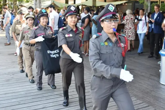 คนแต่งชุดเลียนแบบตำรวจไทย