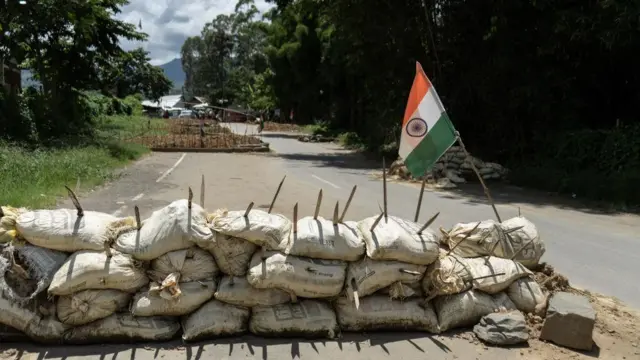 মণিপুরের চূড়াচাঁদপুর জেলায় কুকিদের বানানো বাঙ্কার