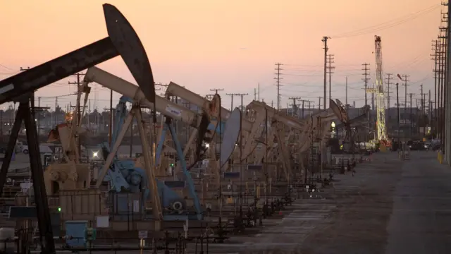 Нефтяные качалки в Калифорнии