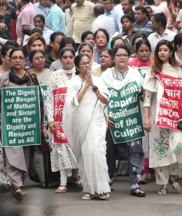 கொல்கத்தா மருத்துவர் வழக்கு, மம்தா பானர்ஜி 