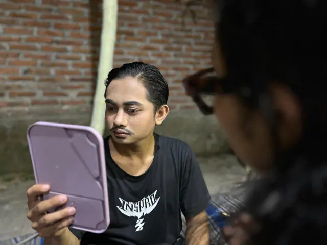 pertunjukan sandur di Bojonegoro