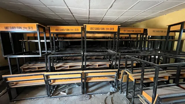 Aworan aga tuntun fun ile ẹkọ naa