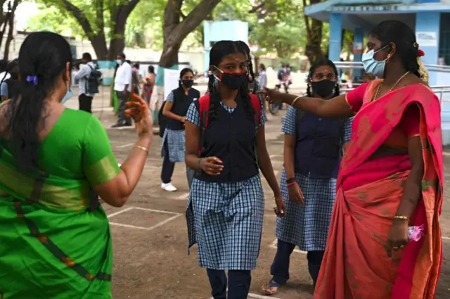 பள்ளிகளில் சாதி