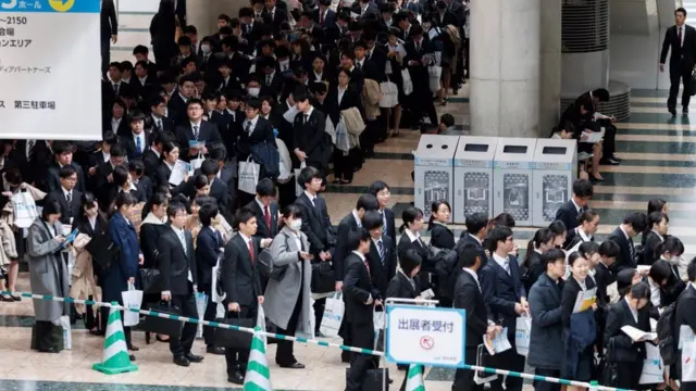 Tradicionalmente, estudantes universitários japoneses participamcassino que aceita cartao de creditopalestrascassino que aceita cartao de creditorecrutadorescassino que aceita cartao de creditoempresas durante a temporadacassino que aceita cartao de credito'shūshoku katsudō'