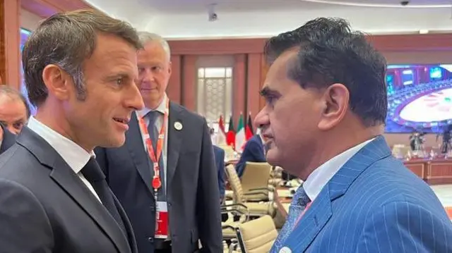 मैक्रों के साथ अमिताभ कांत