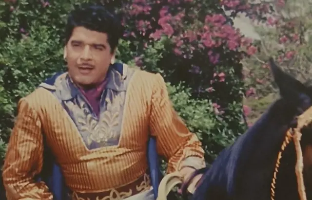 अजीत फ़िल्म सूरज में