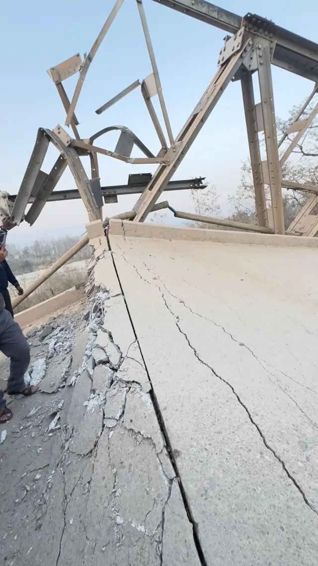 क्षतिग्रस्त बिनयी पुल