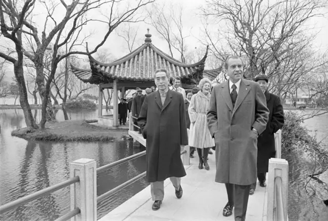 Tổng thống Mỹ Richard Nixon và Thủ tướng Trung Quốc Chu Ân Lai trong một chuyến đi đến Hàng Châu vào năm 1972