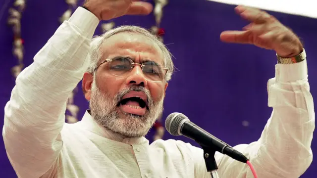গুজরাট দাঙ্গার সময় রাজ্যের মুখ্যমন্ত্রী ছিলেন নরেন্দ্র মোদী