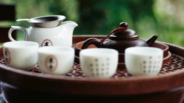 Ритуал чаепития был скопирован у китайцев, и даже заварочные чайники завозили в Англию из Китая