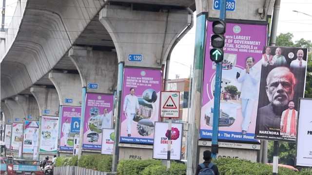 హైదరాబాద్‌లో కేసీఆర్, మోదీ ఫ్లెక్సీలు