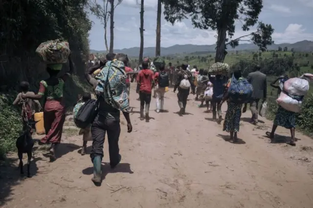 Abanyagihugu b'i Bambo muri Ruthsuru bariko barahunga inyuma y'igitero ca M23 