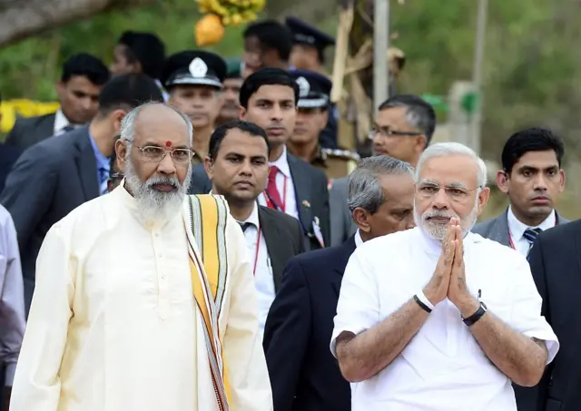 2015 මාර්තු 14 වන දින නරේන්ද්‍ර මෝදි යාපනයට පැමිණියේ, යුද්ධයෙන් විනාශ වූ උතුරු පළාතේ හදවත බඳු යාපනය නගරයට ගිය පළමු ඉන්දීය අගමැතිවරයා බවට පත් වෙමිනි.