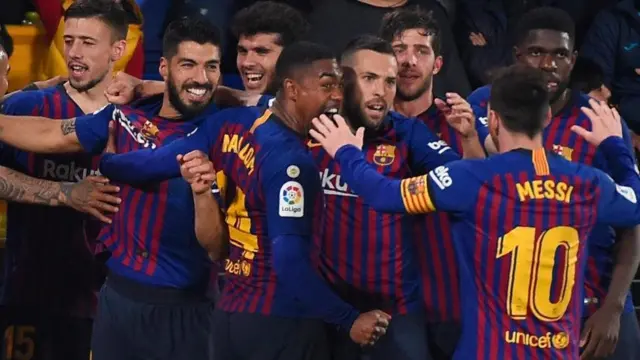 Wachezaji wa timu ya Barcelona, kwabu hiyo imesema inatarajia kupata kati ya euro milioni 250 na milioni 300 kwa mauzo ya wachezaji msimu huu.