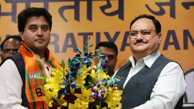 मध्य प्रदेश: सौ दिन बाद भी मंत्रीमंडल का विस्तार अटका, चौहान और सिंधिया के बीच क्या चल रहा है?