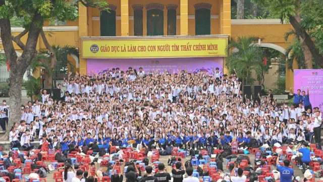 Học sinh trường PTTH Trưng Vương, TP HCM trong ngày hội Khởi đầu mới năm học 2023-2024