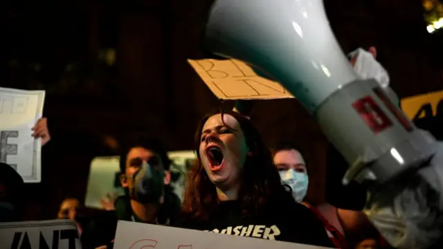 протести США