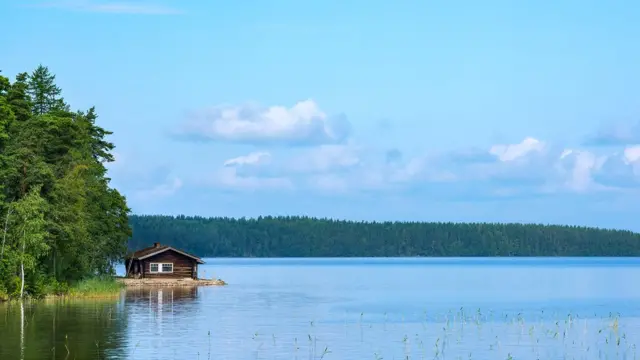 Yayda finlər smartfon ekranlarında qurdalanmağa yox, təbiət qoynunda zaman keçirməyə üstünlük verirlər