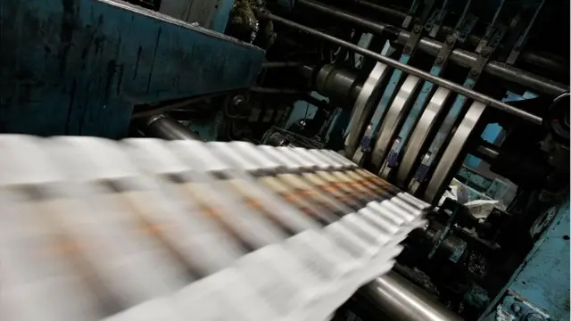 CHP'nin gazeteci kökenli Milletvekili Çakırözer, kağıtta yüzde sekiz katma değer vergisi ve diğer harçların kaldırılması ve dolar kurunun gazete kağıdı ithalatı için sabitlenmesi için Meclis'te kanun teklifi verdi