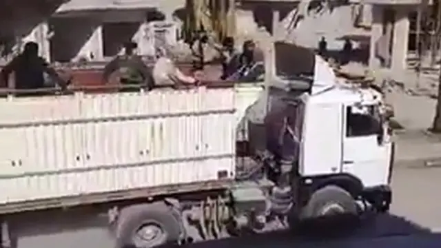 ИШИДчилар Раққани тарк этаётгани мобиль телефонларда тасвирга олинган.