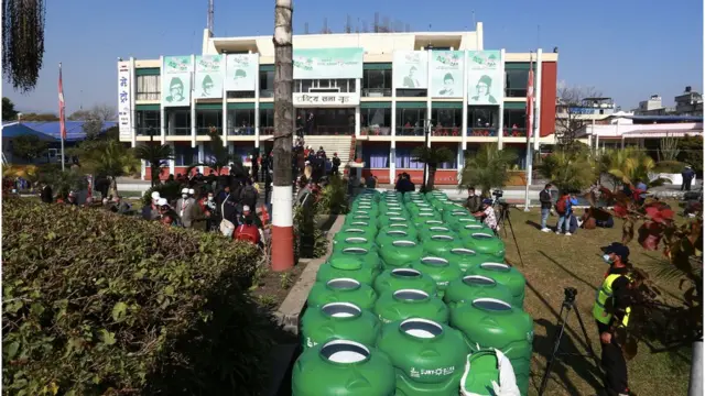 मतपत्र हाल्ने ढ्वाङ