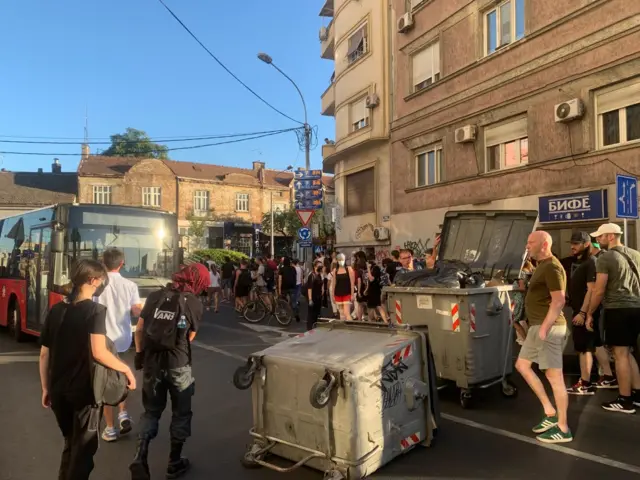 Okupljeni zaustavljaju gradski prevoz