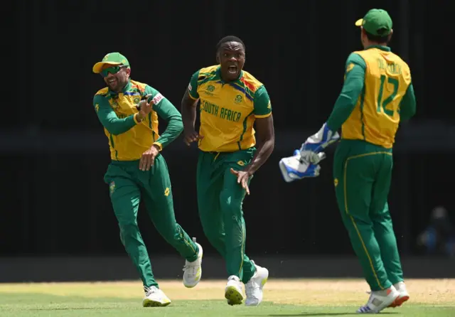 டி20 உலகக்கோப்பை: சூர்யகுமாரின் கேட்ச் பற்றி தென்னாப்பிரிக்க ஊடகங்கள் கூறுவது என்ன?