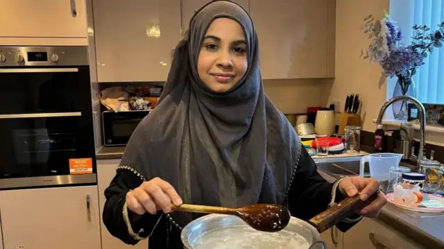 မစ္စတာစာရက်ဒ်တင်လိုက်တဲ့ပို့စ်တွေကြောင့် သူမမှာကြောက်လန့်ပြီးအိမ်ပြင်တောင်မထွက်ရဲဘူးလို့ ရတ်ခ်သန်အစ္စလာမ်ကပြောပါတယ်