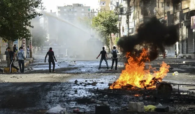 Kobani olayları sırasında çıkan çatışmaları gösteren bir fotoğraf