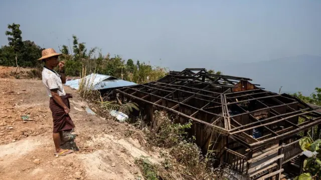 ရှမ်းမြောက် နမ့်ဆန်မြို့နယ်ထဲက ကုန်းသာရွာမှာ လေကြောင်းတိုက်ခိုက်ခံရမှုအပြီးအခြေအနေ