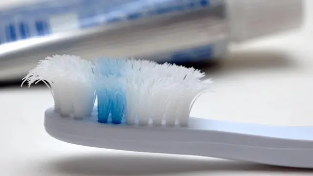 دانت، ٹوتھ برش، ٹوتھ پیسٹ