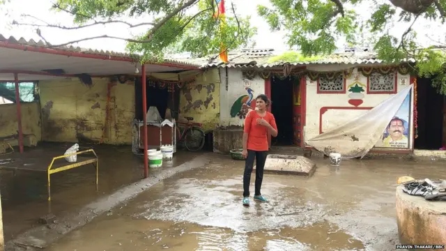 राधिकाचं घर