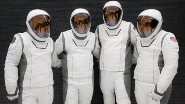 အာကာသ ခရီးရှည်တွေအတွက် အဆင့်မြှင့် ဆန်းသစ် တီထွင်ထားတဲ့ EVA ဝတ်စုံ