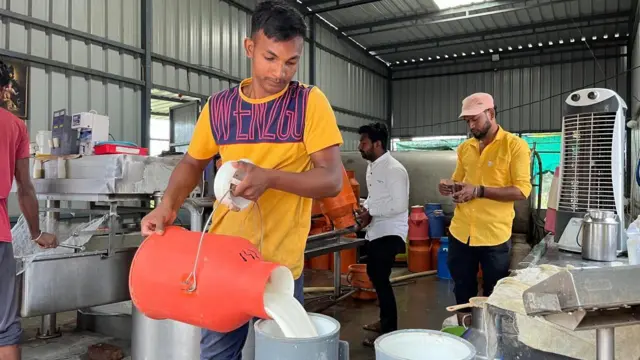 दूध उत्पादक शेतकरी